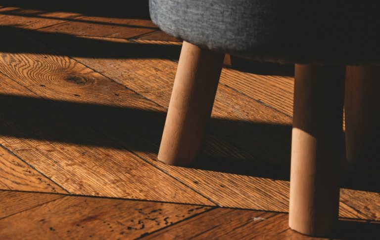 Holzboden richtig reinigen